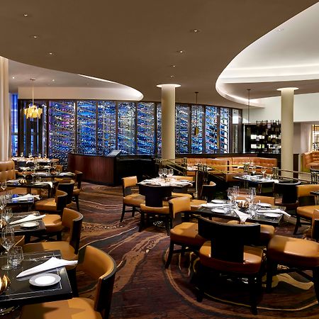 퐁텐블로 마이애미 비치 호텔 외부 사진 Interior of the restaurant
