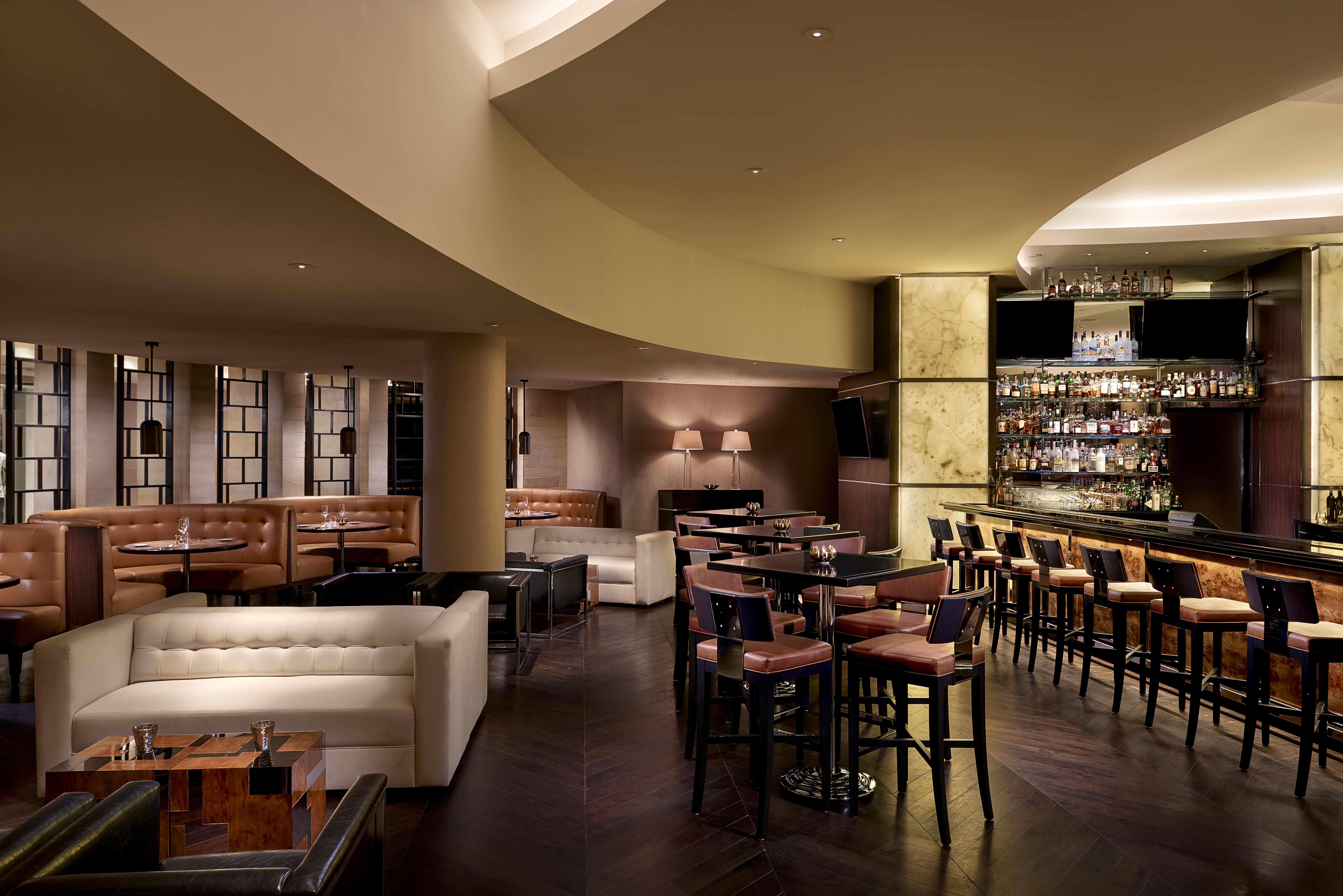 퐁텐블로 마이애미 비치 호텔 외부 사진 The bar at the Mandarin Oriental, London